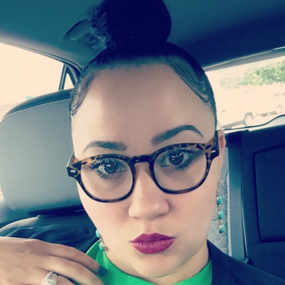 Meet your Posher, Samantha Thornton - Picture 2 of 8